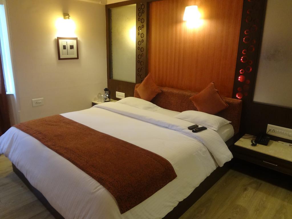Hotel Royal Highness Ahmedabad Rom bilde
